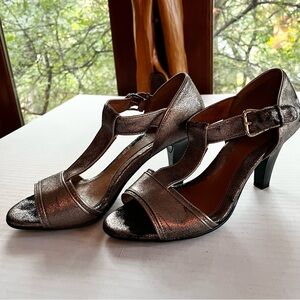 SOFFT Pewter Silver Metallic T-Strap peep toe comfortable heel shoe leather 8.5
